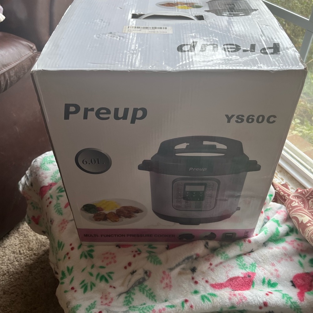 New pressure cooker - never used! 1000w multi function.